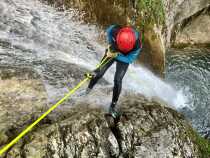 Descente en rappel en toute sécurité