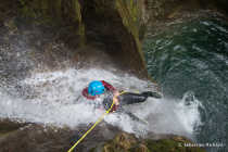 Rappel sous la cascade puis toboggan!