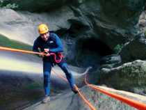 Descente en rappel avec le sourire !