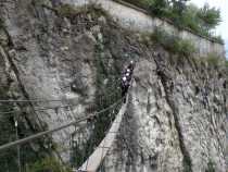 La longue traversée finie par un pont Népalais