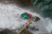 Rappel sous la cascade puis toboggan!