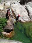 Petit saut dans une eau limpide