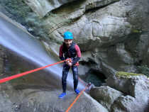 Descente de 35m en rappel au départ du canyon