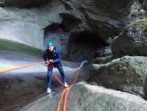 descente en rappel dans un super cadre