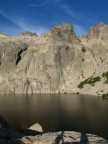 Le lac Capitello, avec une légère brise; il est 6h du matin.