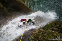 Rappel sous la cascade puis toboggan!