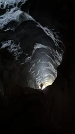 Galerie d'entrée de la grotte Favot