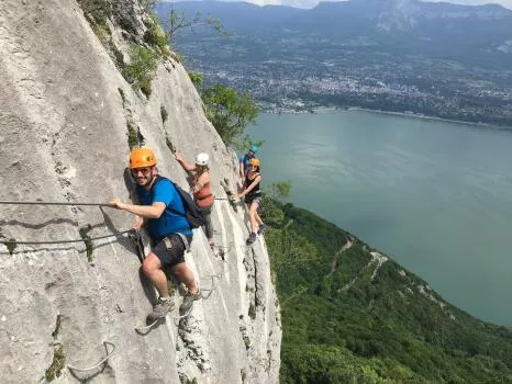 Progression au-dessus du lac du Bourget