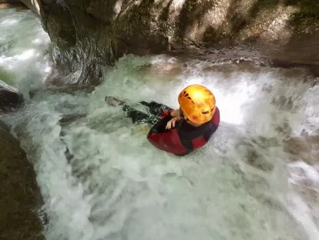 un beau toboggan au canyon du Ternèze