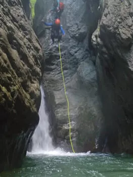 Saut de 7m au canyon des moules marinières, massif du Vercors