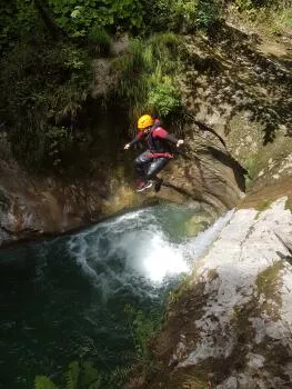 Jump in the Ecouges canyon