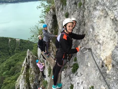Une via ferrata idéale pour un EVJF