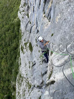 Via ferrata aérienne à la Roche Veyrand
