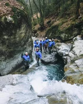 Descente de canyon en plein hiver