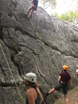 On assure les copains 