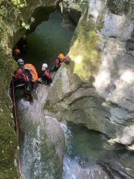 Abseiling or jump, make your choice 