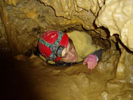 Narrow passage in Jujurieux cave
