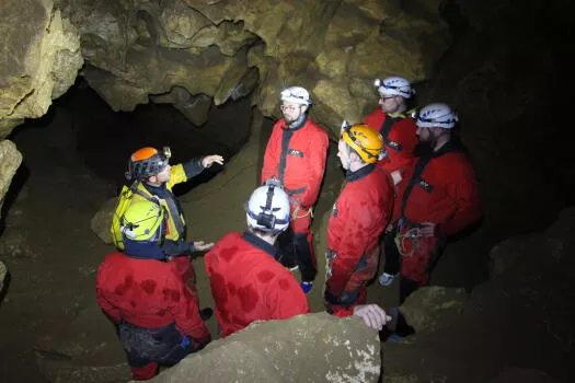 Explication géologique sur la formation de grotte Roche.