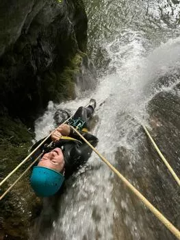 Descente en rappel en cascade , canyoning du Grenant