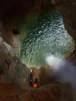 Echappatoire en rappel, du saut de 7m.