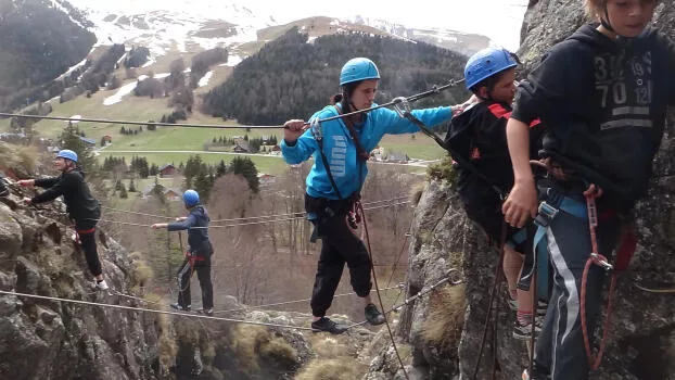 Facing the Alpe du Grand Serre ski resort, this very easy via is perfect to get started!