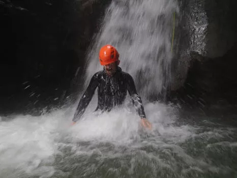 Nombreux toboggans dans le canyon des moules marinières, massif du Vercors