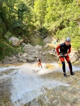 Descente en rappel en doublette