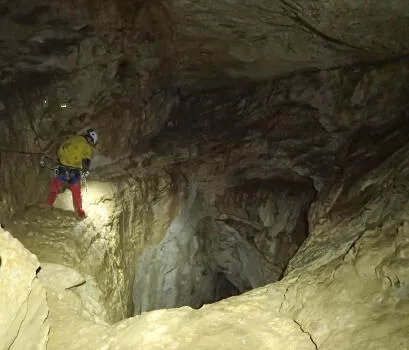 Start of an abseiling at the top of a well.
