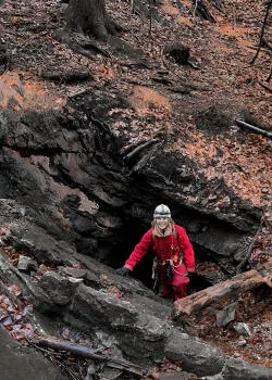 Porte d'entrée de la speleologie des Saintes Glaces