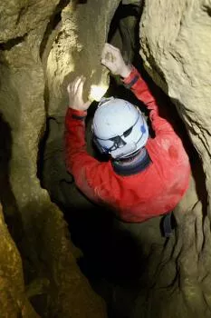 Descente dans un puit.