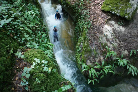 Canyoning dans les Bauges pour un groupe de mineurs
