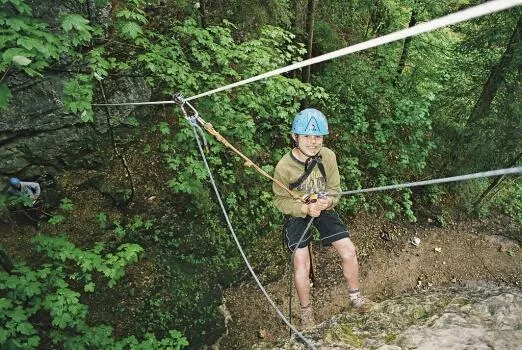 Tyrolienne à la via corda de Lolette.
