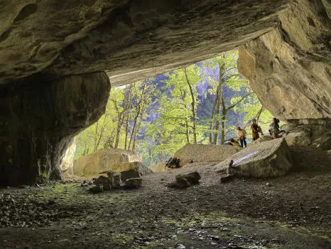 Première entrée de la grotte