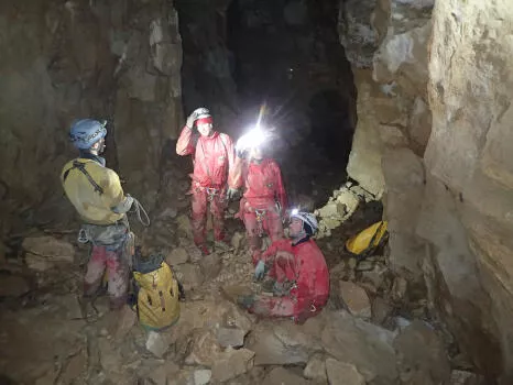 Caving in dent de Crolles Break for some geological explanations