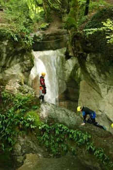 Arche naturelle du canyon du Ternèze