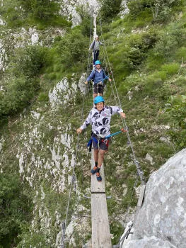 Pont népalais à la via ferrata de la Roche Veyrand en Chartreuse
