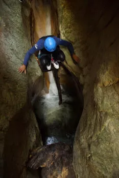 Saut de 2m, la zone de réception est étroite!