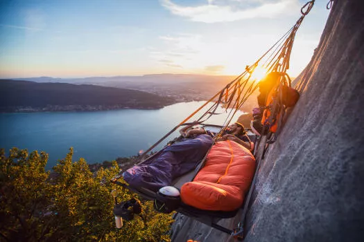 Nuit insolite en falaise à Annecy