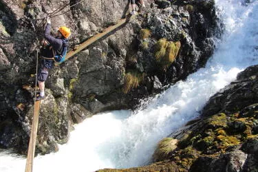 Via ferrata de la cascade à l'alpe du grand serre sous forme de bon cadeau