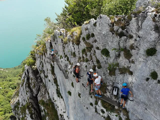 Via ferrata van de roc de Cornillon in Savoie nabij Aix-les-bains, naast Annecy en op 1u van Genève