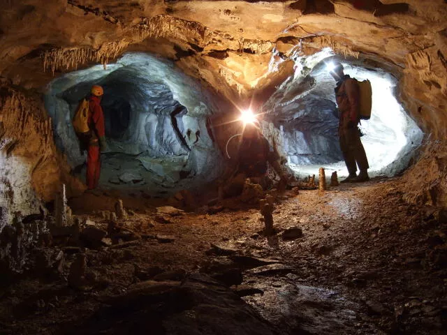 Höhlenforschung bei der Durchquerung des Dent de Crolles in der Chartreuse