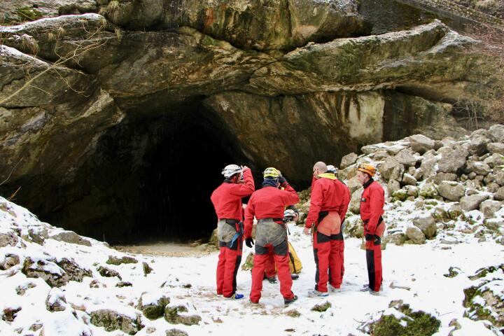 Spéléologie hivernales en Vercors