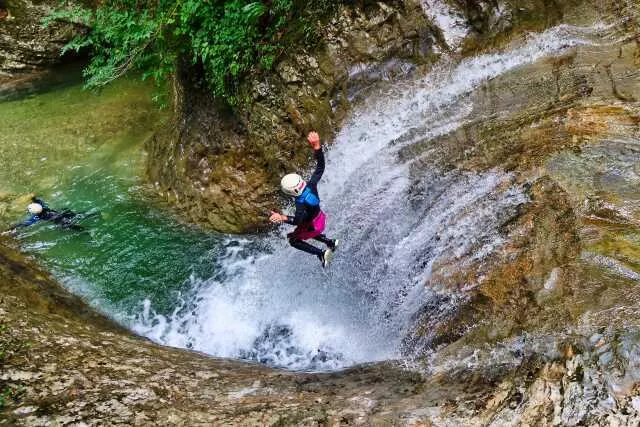 Canyoning und Outdoor-Aktivitäten in der Nähe von Lyon, Genf, sowie in Richtung Annecy und Grenoble.